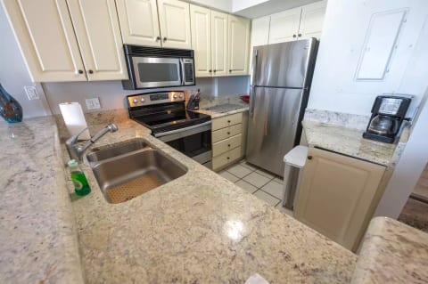 Full Sized Appliances in Kitchen