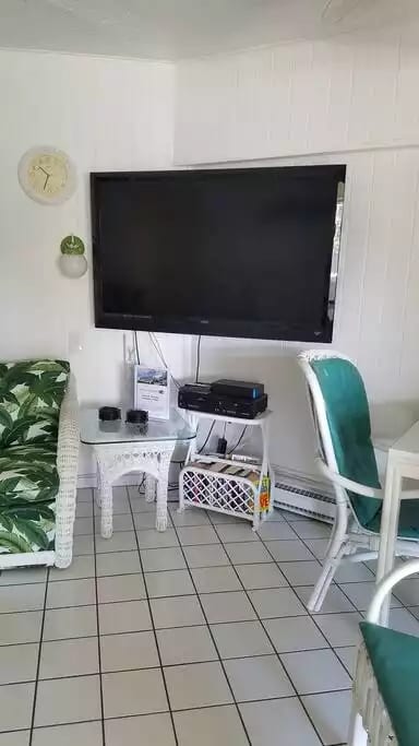 Spacious Ocean Block Condo - steps to the beach!