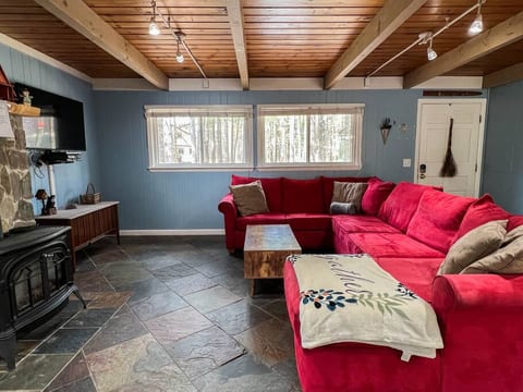 Cranmore HotTub Sleeps15 PoolTableSkiTubeShopRelax