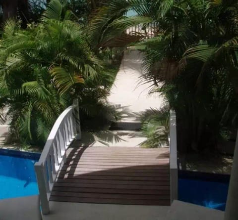 New Mansion - Beachfront, Paynes Bay