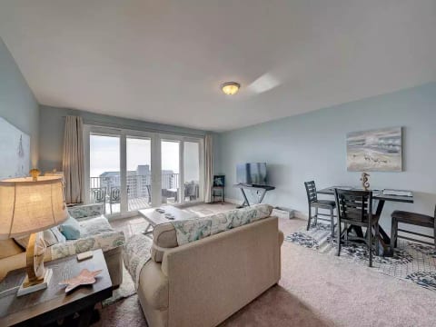 Laketown Wharf Unit 1212