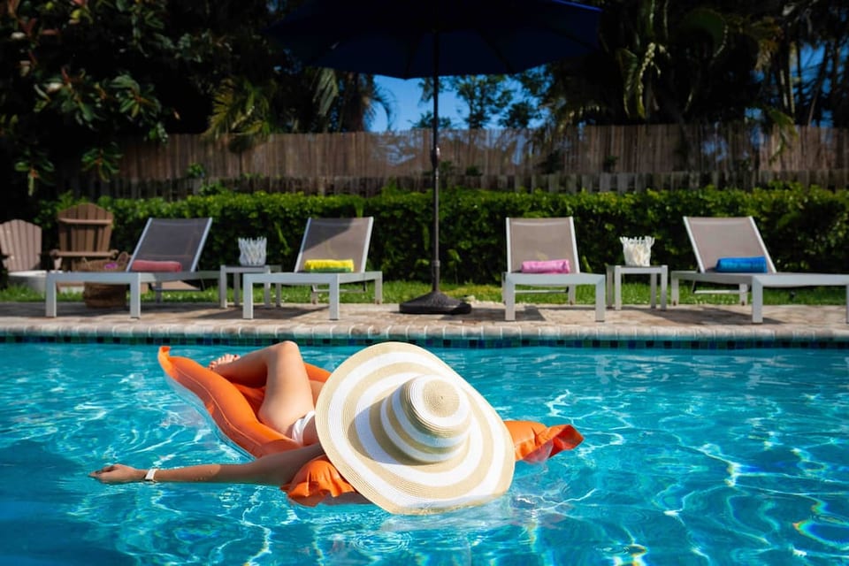 The Sun-kissed Retreat • Near Vanderbilt Beach - Naples