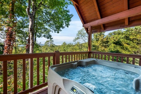 Mountain View Cabin Hot Tub Near Downtown