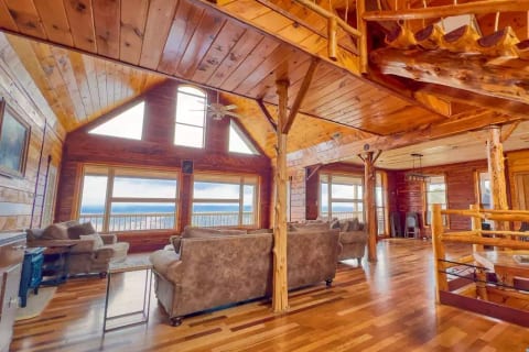 The Mountain Crest Cabin