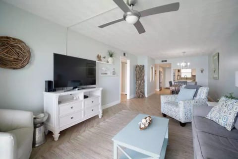 Bay Shores Yacht & Tennis Club