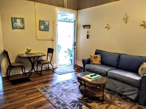 1brCoastalColonialApt