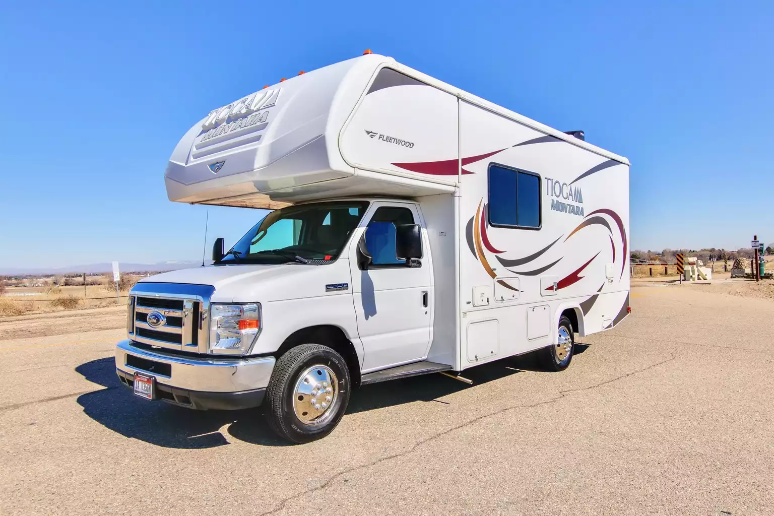 2014-fleetwood-tioga-montara-23b-sleeps-6/