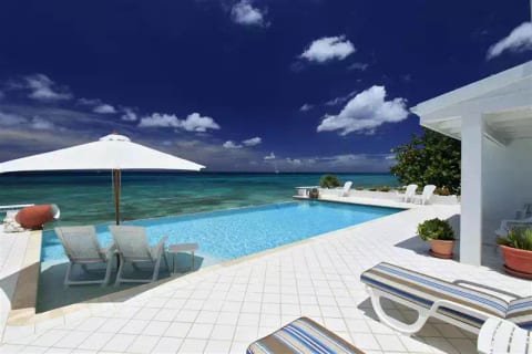 Caribbean Blue - Beach front Pelican Key