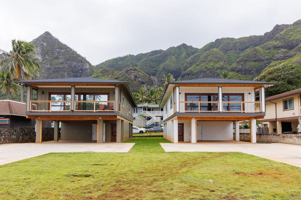 Oceanfront Family Retreat - Large Groups Sleeps 20+ - Kaaawa