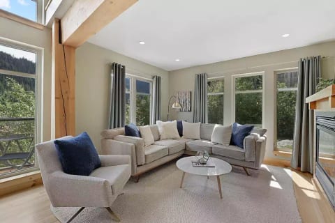 Silver Stag Chalet -Living room