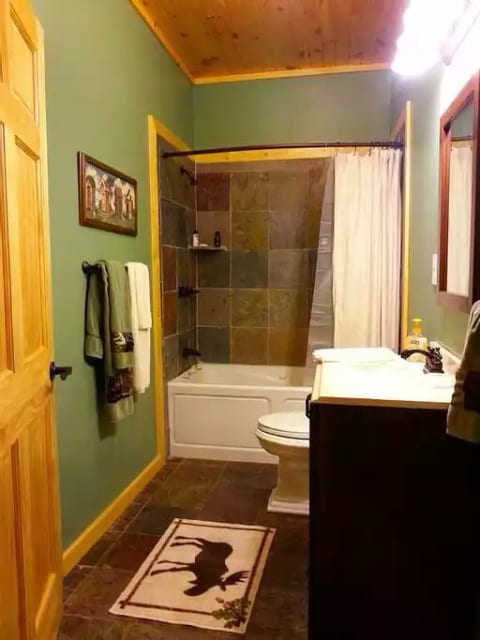 Amazing Smoky Mts Views
Across from park entrance!