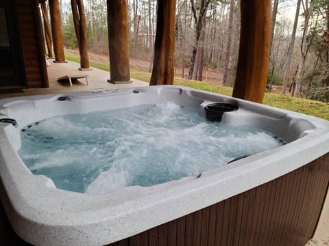 Silver Creek Lodge (Sleeps 20): Large Cabin w/Pool