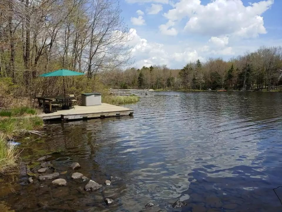 Chalet acogedor frente al lago cerca de Camelback y Mt Airy - Tobyhanna