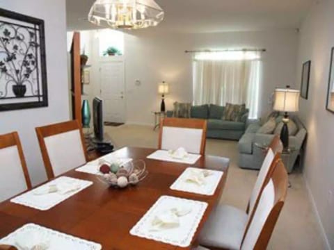 Dining Room Table capable of adding 2 leaves
