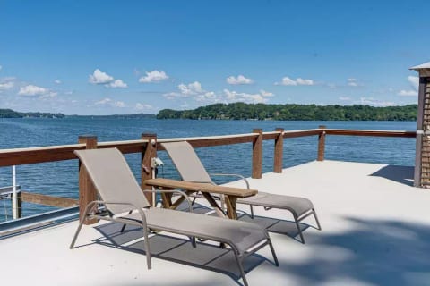 Double J's LakeHouse