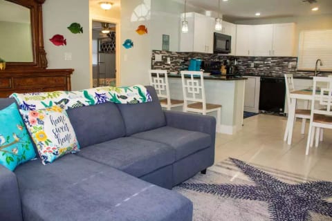 NEAR BEACH/ FENCED DOGGIE AREA! COZY BEACH HOME!