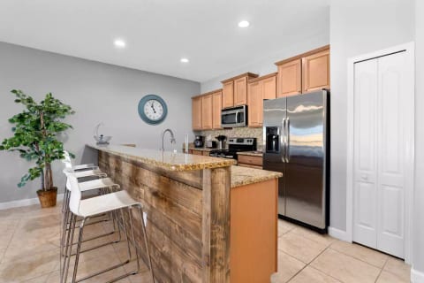 Kitchen with Breakfast Bar