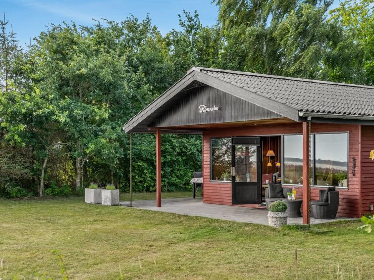 tayana-75m-to-the-fjord/