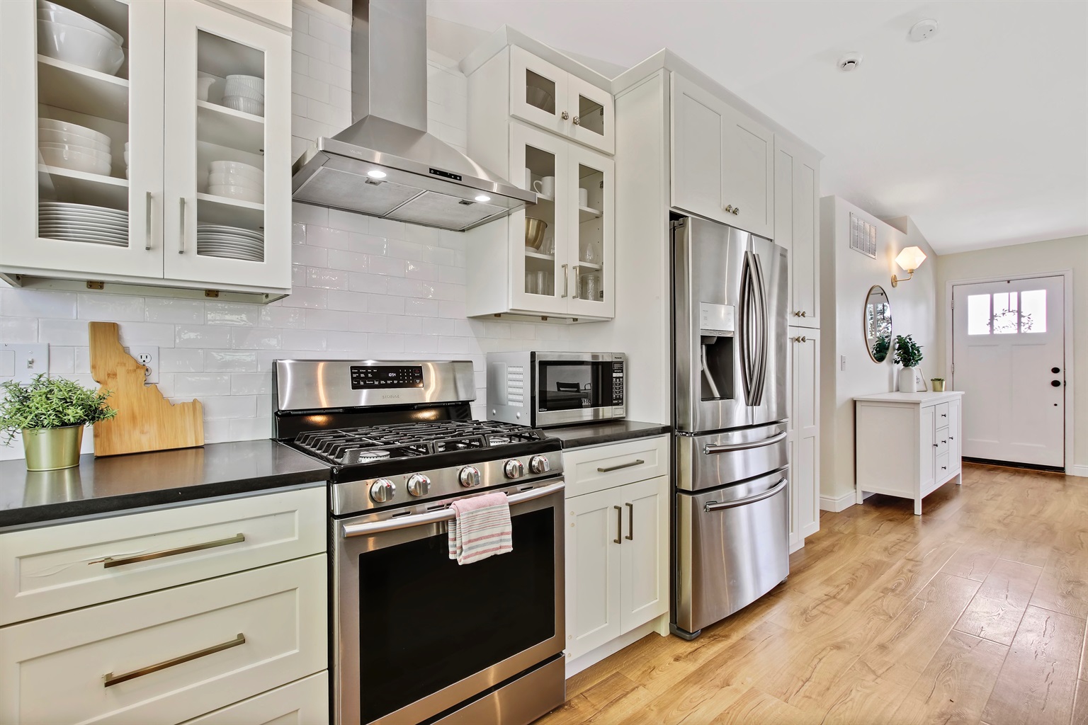 eagle-id-getaway-or-4-bed-3-bath-or-fully-renovated-with-lush-yard/