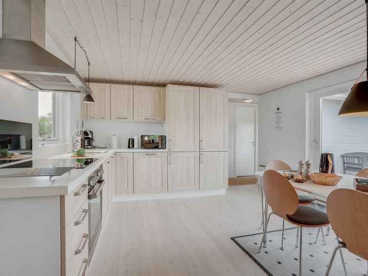 kerttuli-800m-from-the-sea/