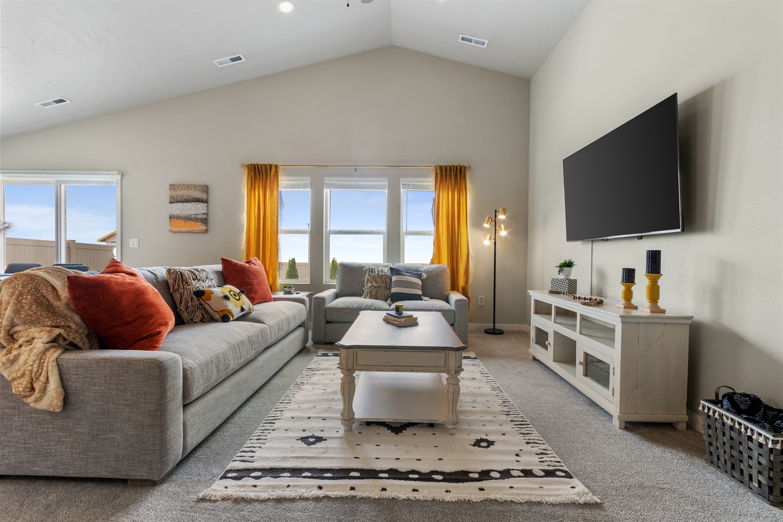 cool-and-calming-designer-home-in-nampa/