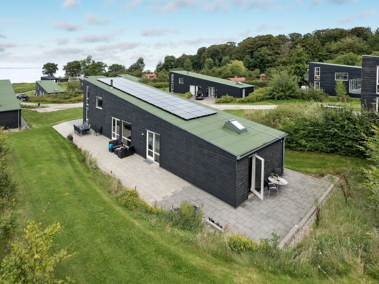 lyly-100m-from-the-sea/