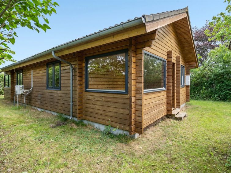 rzvan-120m-from-the-sea/