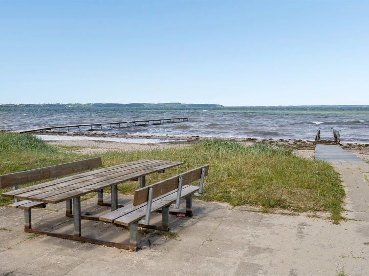 rzvan-120m-from-the-sea/