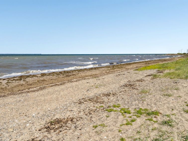 rzvan-120m-from-the-sea/