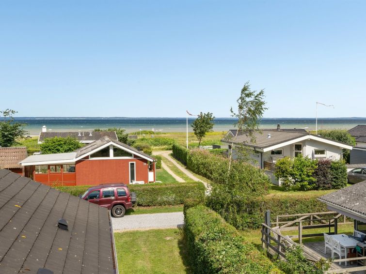 rzvan-120m-from-the-sea/