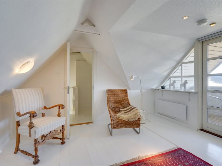 ethly-50m-from-the-sea/