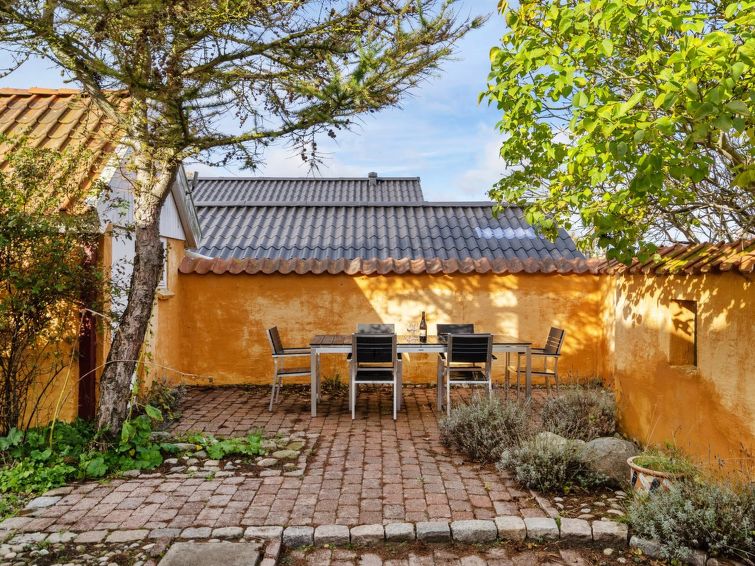 ethly-50m-from-the-sea/