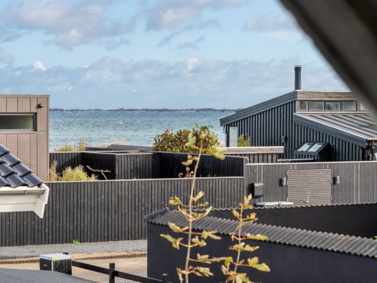 ethly-50m-from-the-sea/