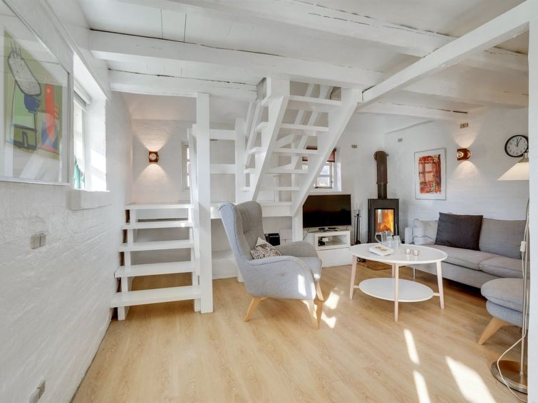 ethly-50m-from-the-sea/