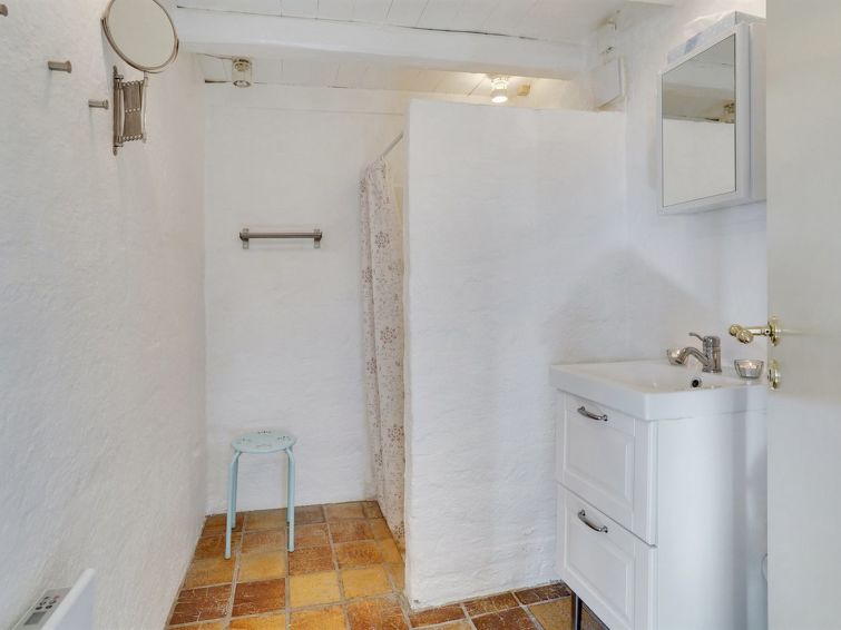 ethly-50m-from-the-sea/