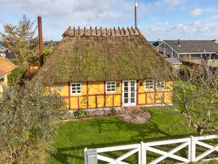 ethly-50m-from-the-sea/