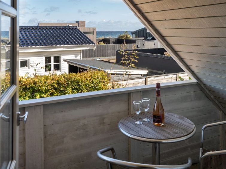 ethly-50m-from-the-sea/