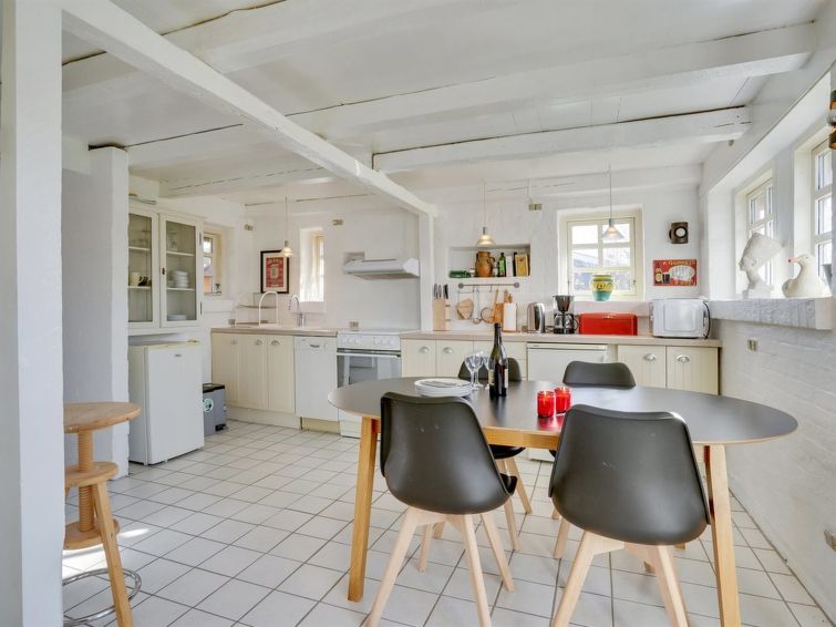 ethly-50m-from-the-sea/