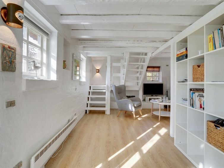 ethly-50m-from-the-sea/