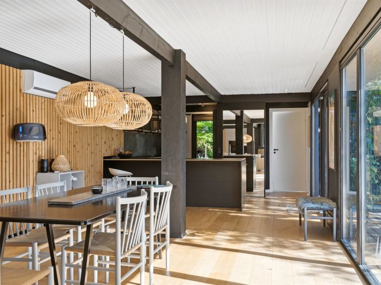 haevnir-1km-from-the-sea/