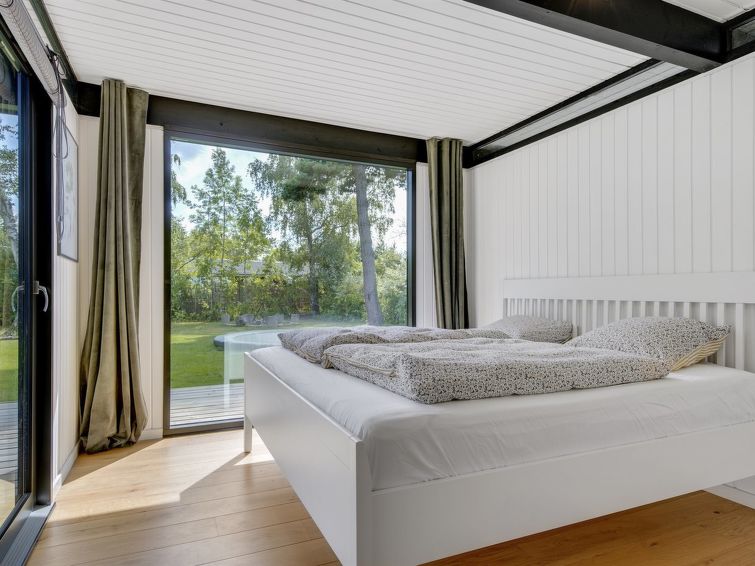 haevnir-1km-from-the-sea/