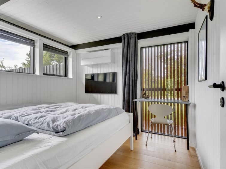 haevnir-1km-from-the-sea/