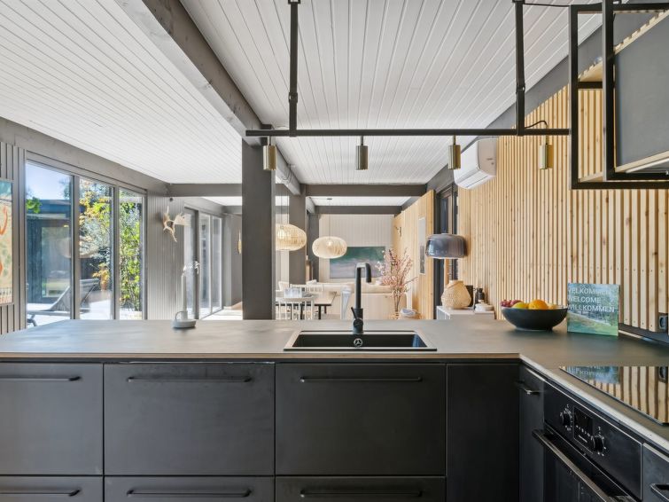 haevnir-1km-from-the-sea/