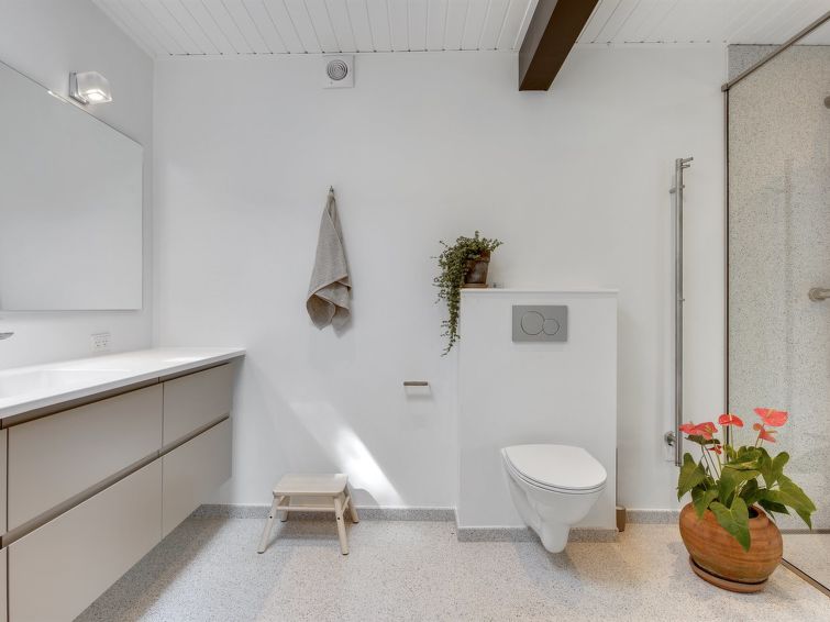 haevnir-1km-from-the-sea/