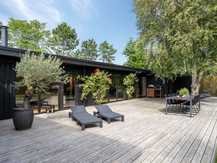 haevnir-1km-from-the-sea/