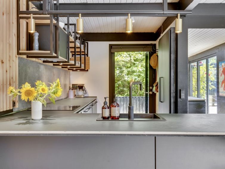 haevnir-1km-from-the-sea/