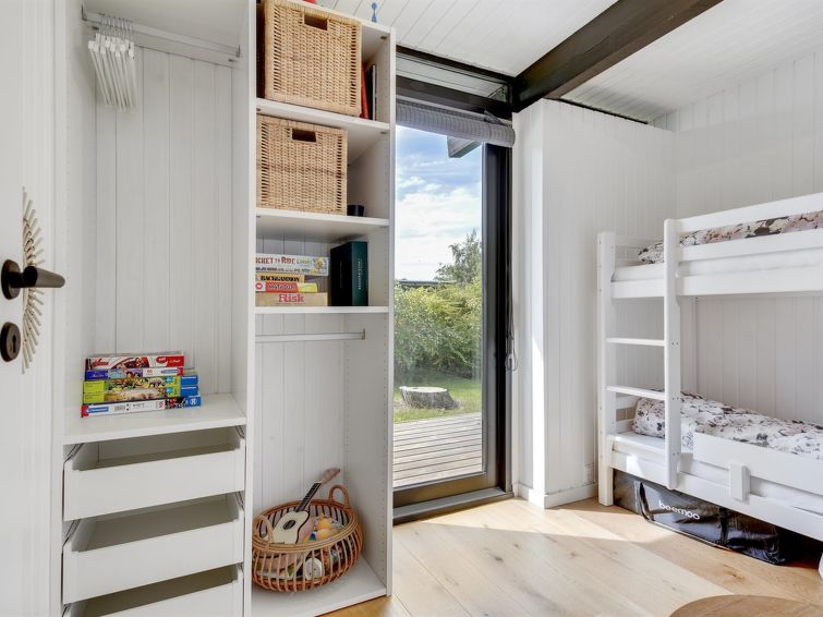 haevnir-1km-from-the-sea/