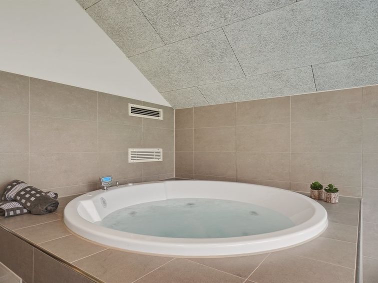 vara-800m-from-the-sea/