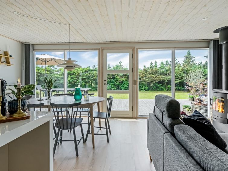 ingiald-600m-from-the-sea/