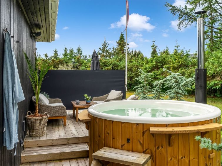 ingiald-600m-from-the-sea/